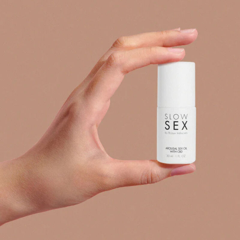 BIJOUX - SLOW SEX OLIO DA MASSAGGIO SESSUALE CON CBD 30 ML - immagine 2